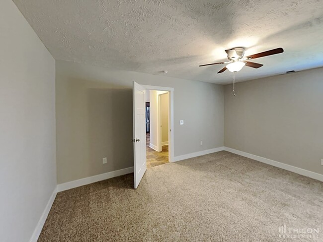 Building Photo - 336 Providence Dr