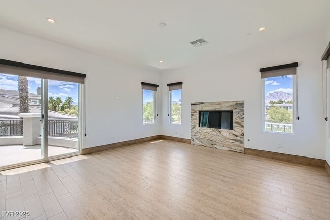 Building Photo - 729 Pinnacle Heights Ln
