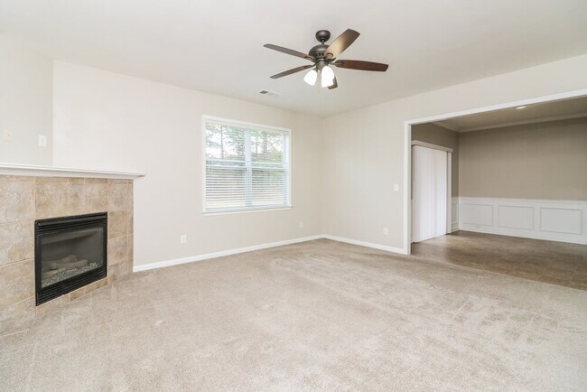 Building Photo - 251 Palisades Dr