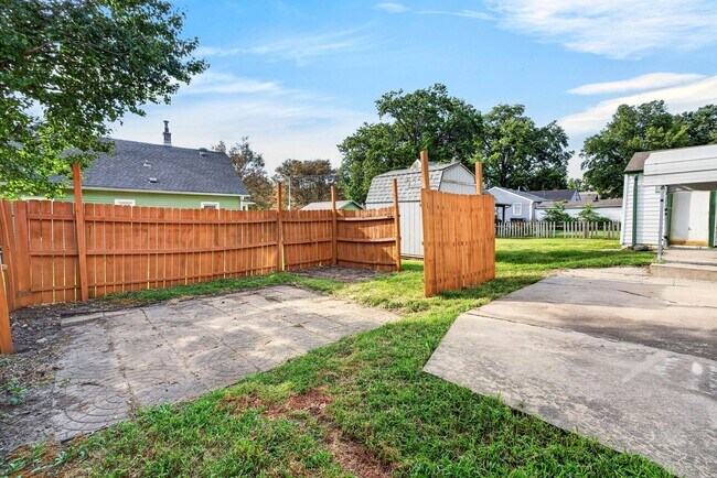Building Photo - 6514 Blondo St