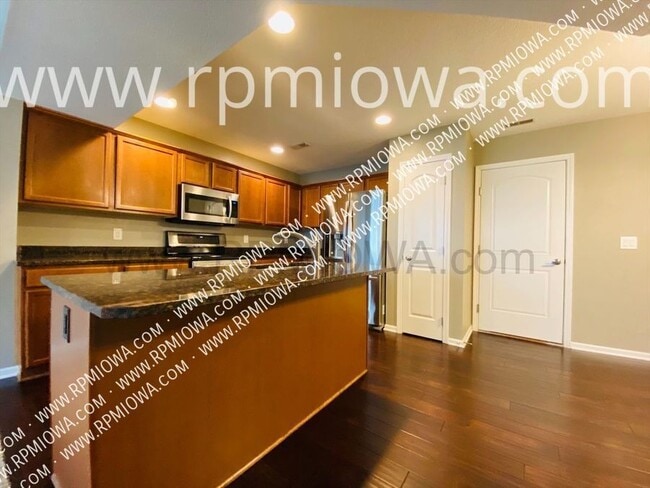 Building Photo - 9065 Greenspire Dr