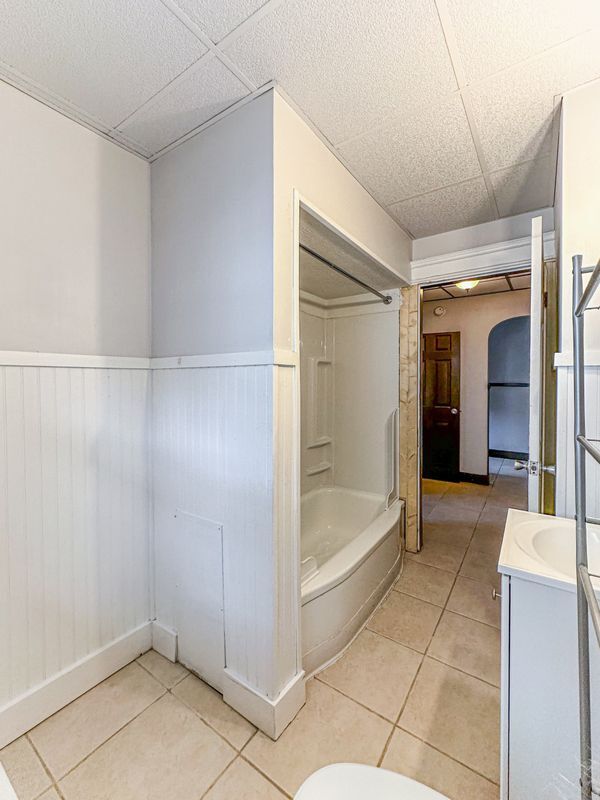 Building Photo - 1027 Woodlawn St