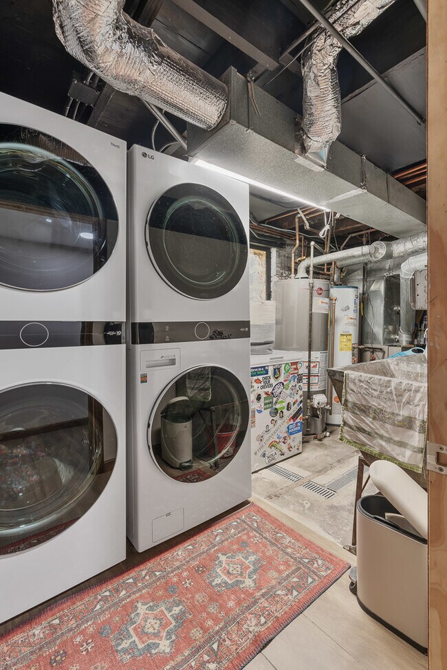 Building Photo - 1301 W Nelson St