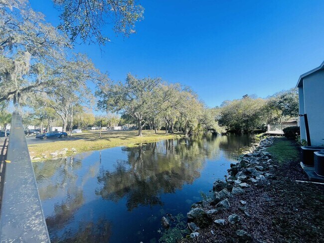 Building Photo - 7120 Waterside Dr