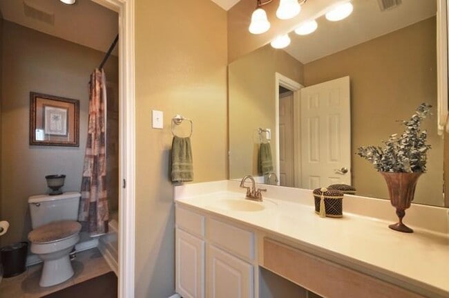 Building Photo - 1302 Hunter Ace Way
