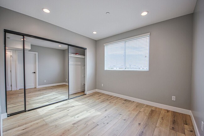 Building Photo - 5351 Lexington Ave