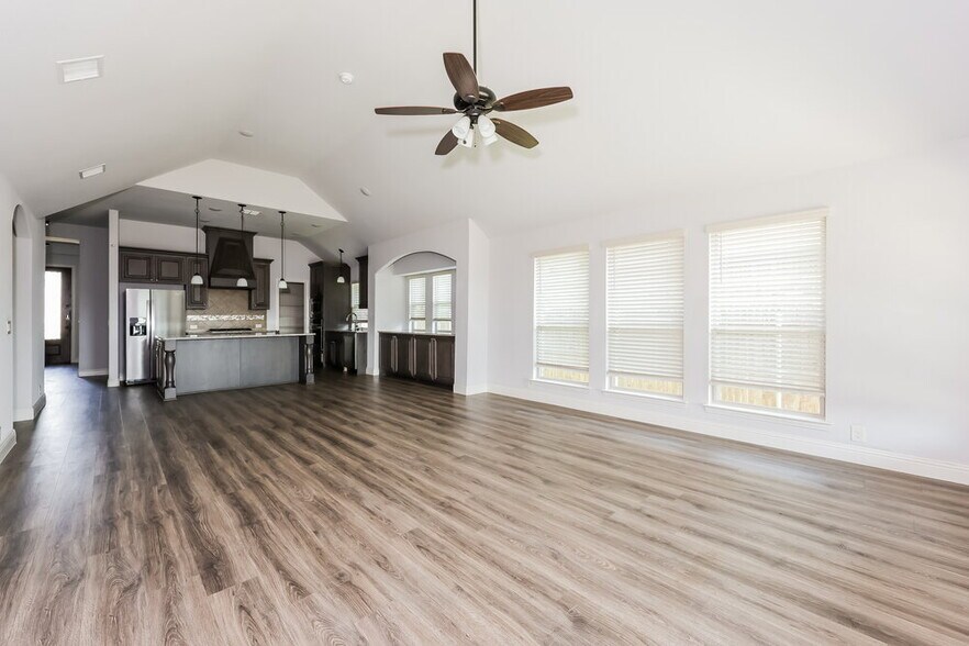 Building Photo - 1024 English Oak Dr