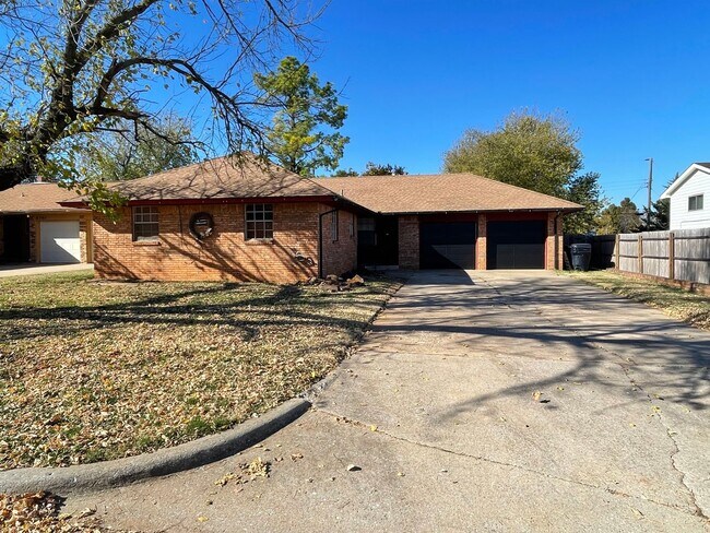 Building Photo - Lovely Brick Home in NW OKC near Lake Hefner