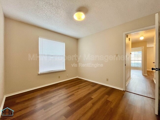 Building Photo - 1627 Firwick Dr