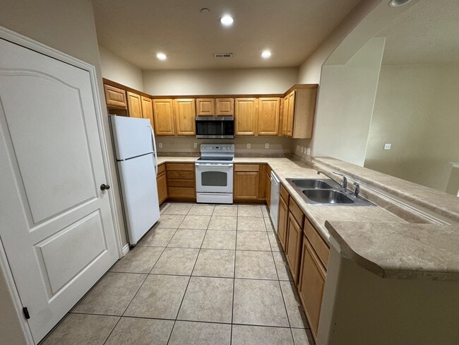 Building Photo - Great 2 bed, 2 bath town home in Lehi