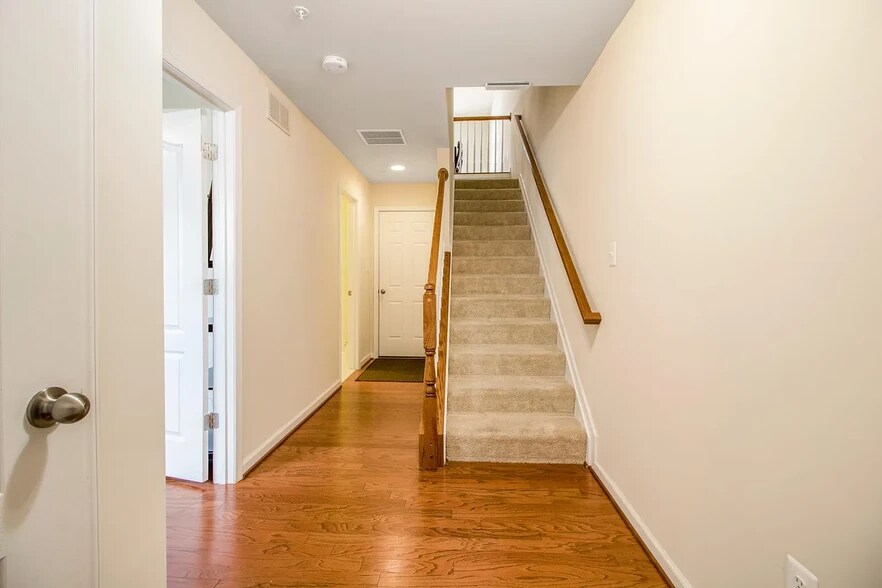 Building Photo - 7932 Pettigrew St