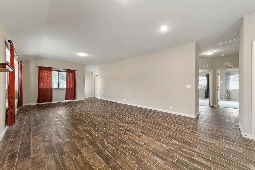 Building Photo - 485 Harding Ln