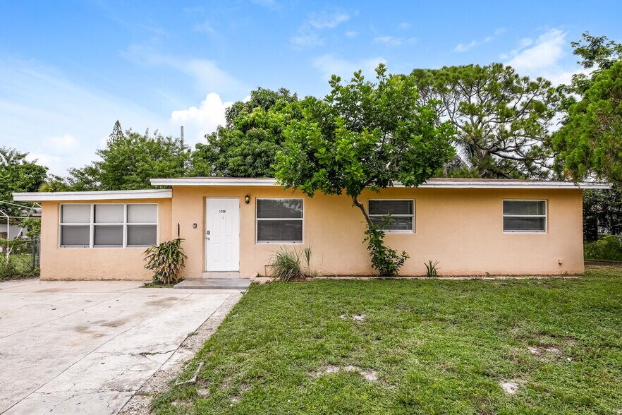 Primary Photo - 1709 NW 16th Ct