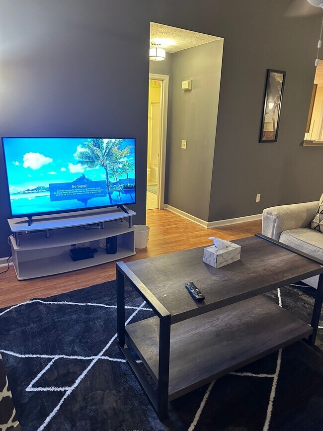 Building Photo - 4611 Court Yard Dr