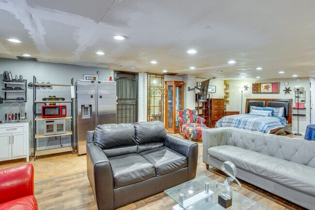 Building Photo - 7244 Piedmont Dr