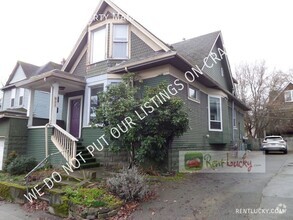 Building Photo - Adorable 2-Bedroom in Great Seattle Locati...