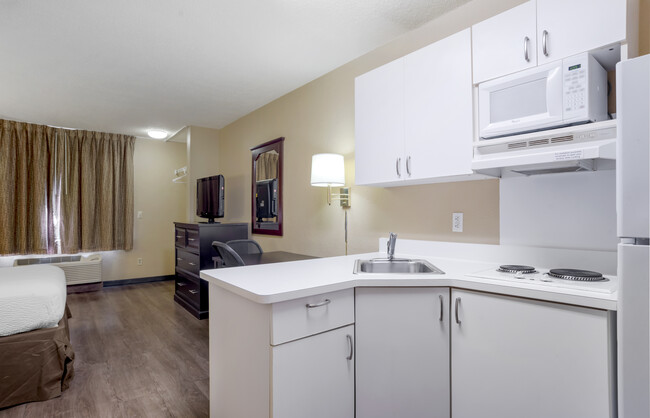 Building Photo - Furnished Studio-Pensacola - University Mall