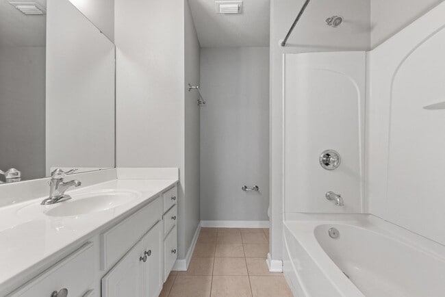 Building Photo - 2 Bed/2.5 Bath Summerfield Townhome! Great...