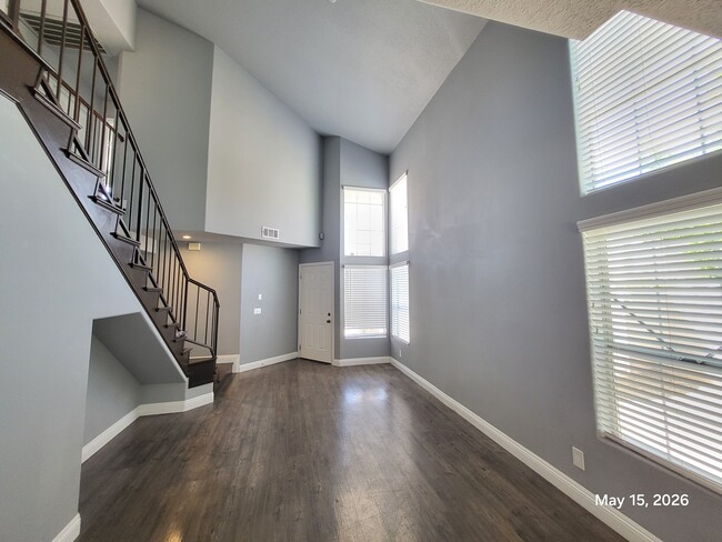 Building Photo - 528 S Tomsik St
