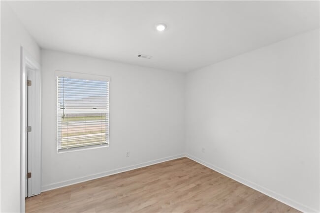 Building Photo - 3060 Laredo Ln