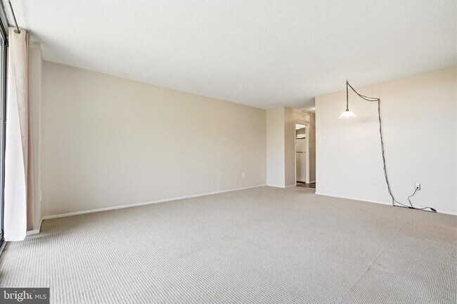 Building Photo - 2059 Huntington Ave