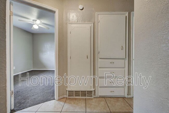 Building Photo - 1833 NE 51st St