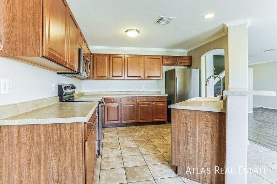 Building Photo - 912 E Mayfield Cir