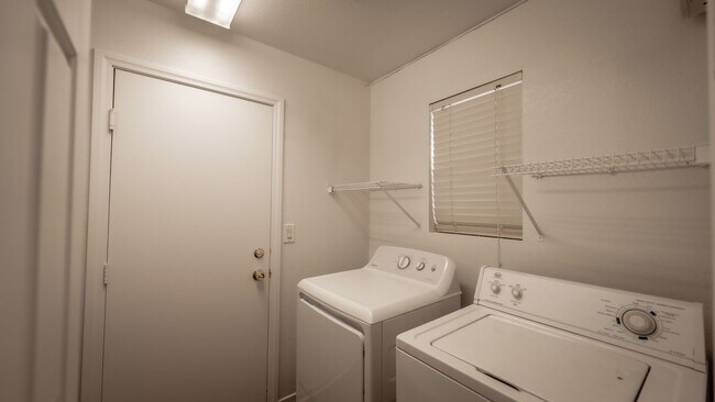 Building Photo - Beautiful Single Story Home with New Floor...