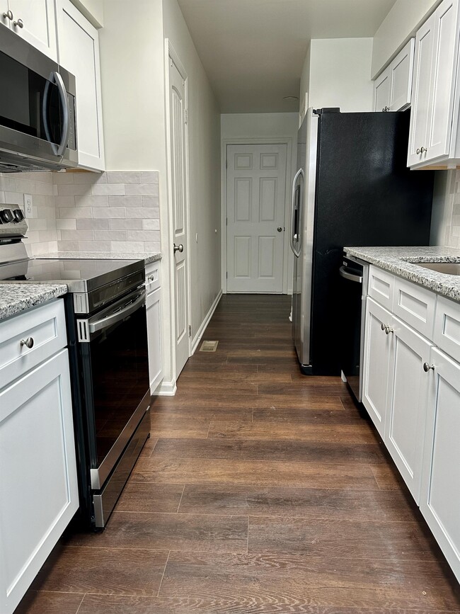 Building Photo - 2413 Pentland Dr
