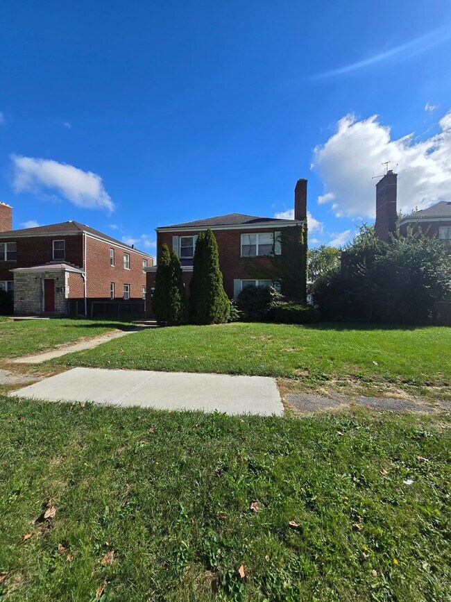 Primary Photo - 186 S Powell Ave