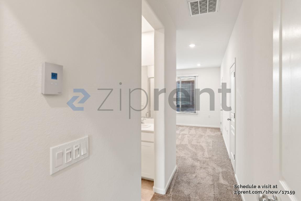 Building Photo - 25390 Parklane Dr