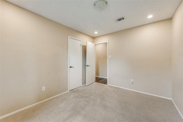 Building Photo - 512 W Oakdale Rd