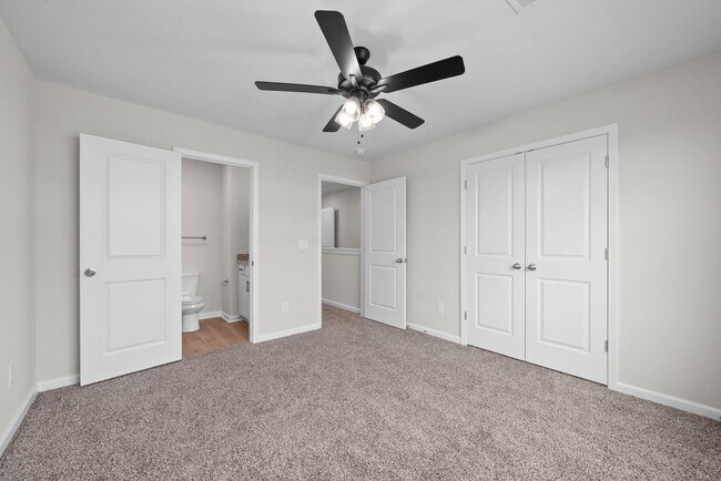 Building Photo - Brand New!! Close to downtown Clarksville!...