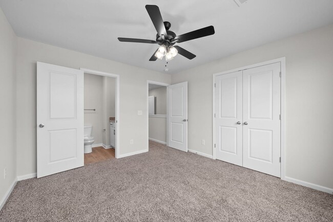 Building Photo - Close to downtown Clarksville! 2 Bed/2.5 Bath townhouse!