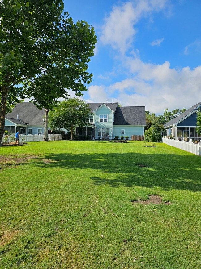 Building Photo - Welcome Home to Comfort and Style in North Charleston, SC!
