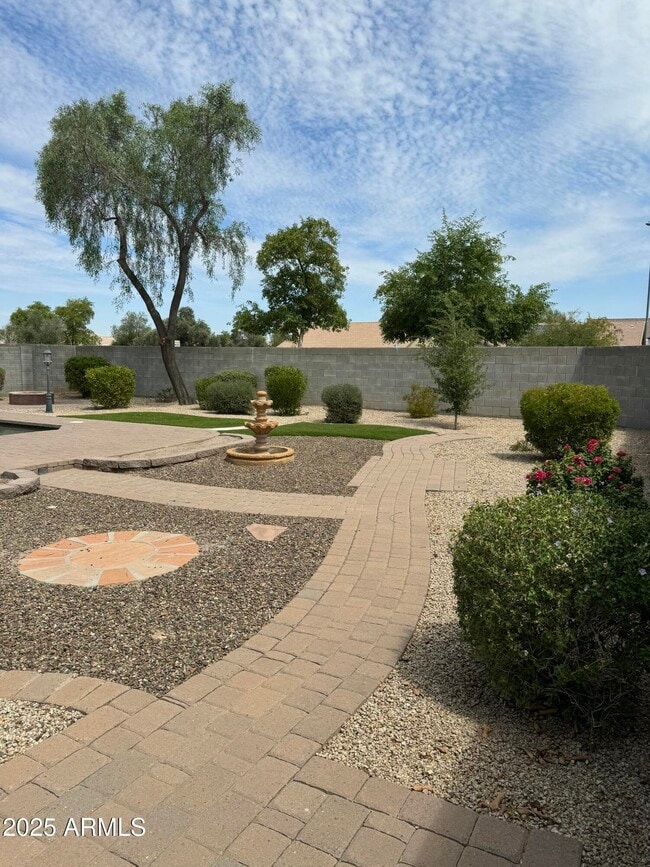 Building Photo - 2606 W Darrel Rd