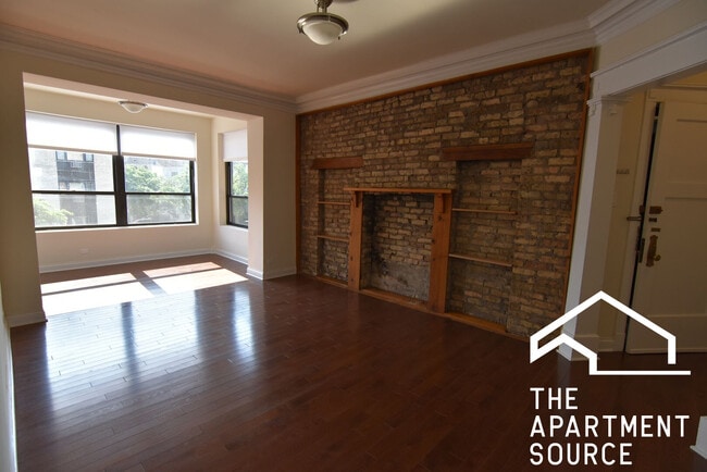 Building Photo - 3804 N Pine Grove Ave