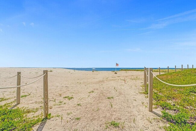 Building Photo - 900 N Ocean Blvd