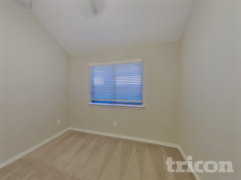 Building Photo - 313 Lucky Landing Dr