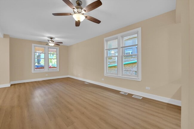 Building Photo - 4170 W Cornelia Ave