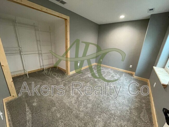 Building Photo - 965 N Cimarron Dr