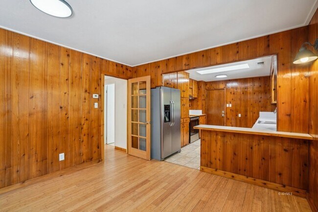 Building Photo - 54025 Strawberry Valley Dr