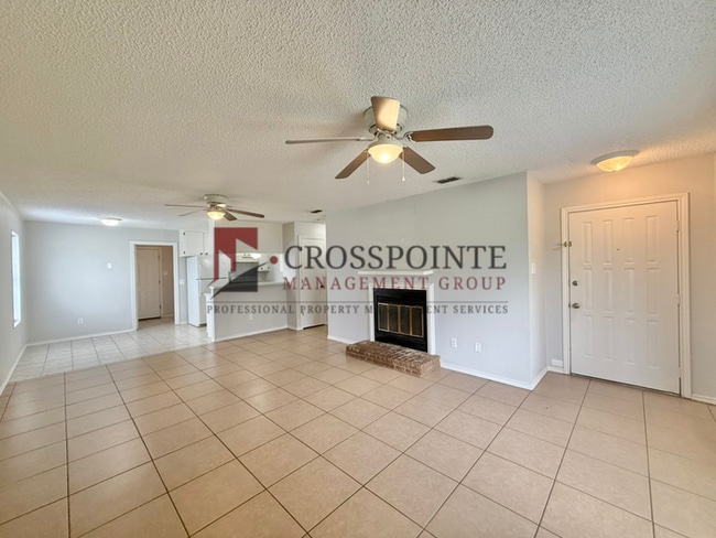 Building Photo - Charming 2 Bed, 1 Bath Duplex!