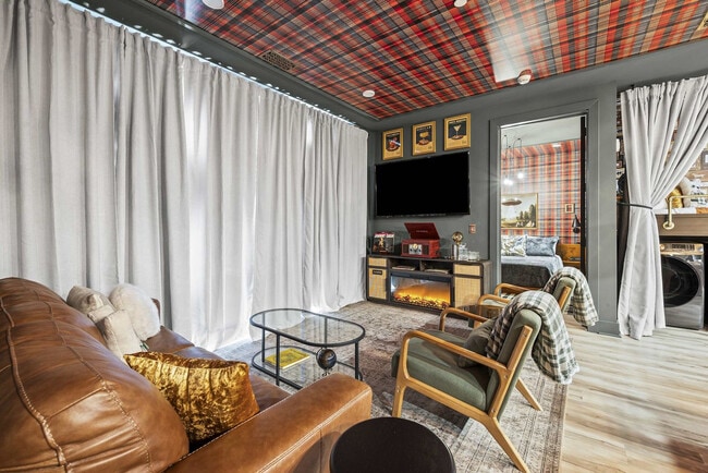 Building Photo - 245 Hermitage Ave