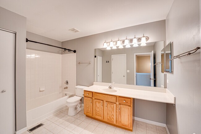 Building Photo - 2855 Vernal Ln