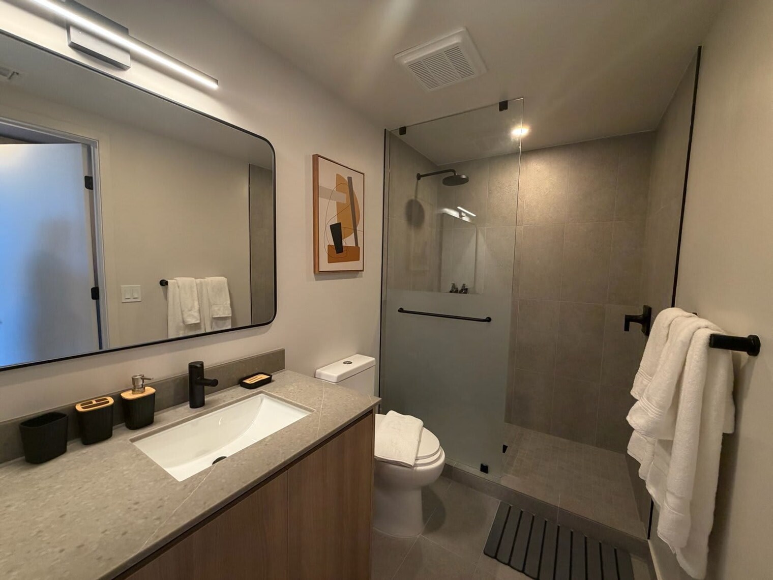 Building Photo - 121 NE 5th St