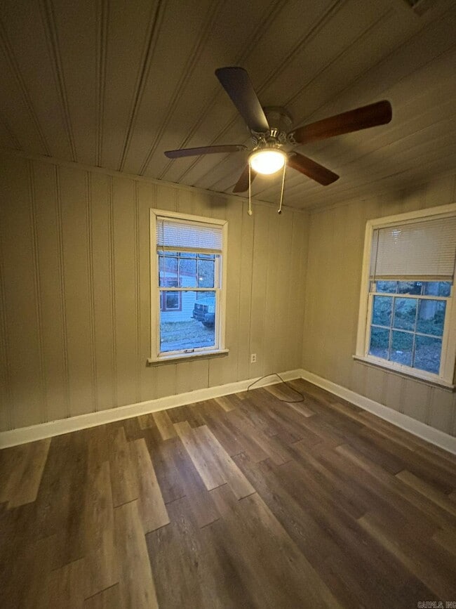 Building Photo - 124 College Park Cir