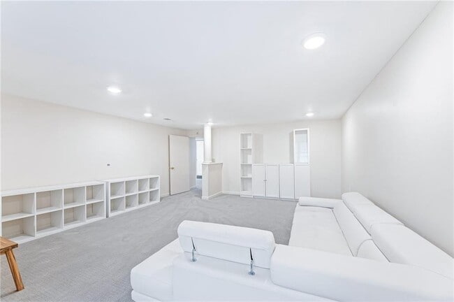 Building Photo - 908 Lenox Hill Ct NE