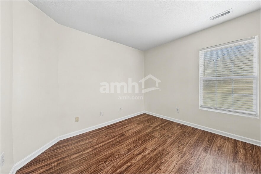 Building Photo - 417 Magna Dr