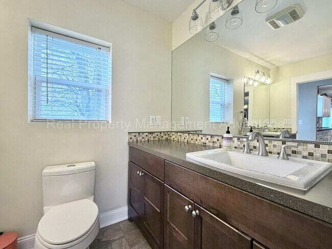 Building Photo - 3 Bed/2.5 Bath - Cape Cod Charm with Modern Comforts Throughout